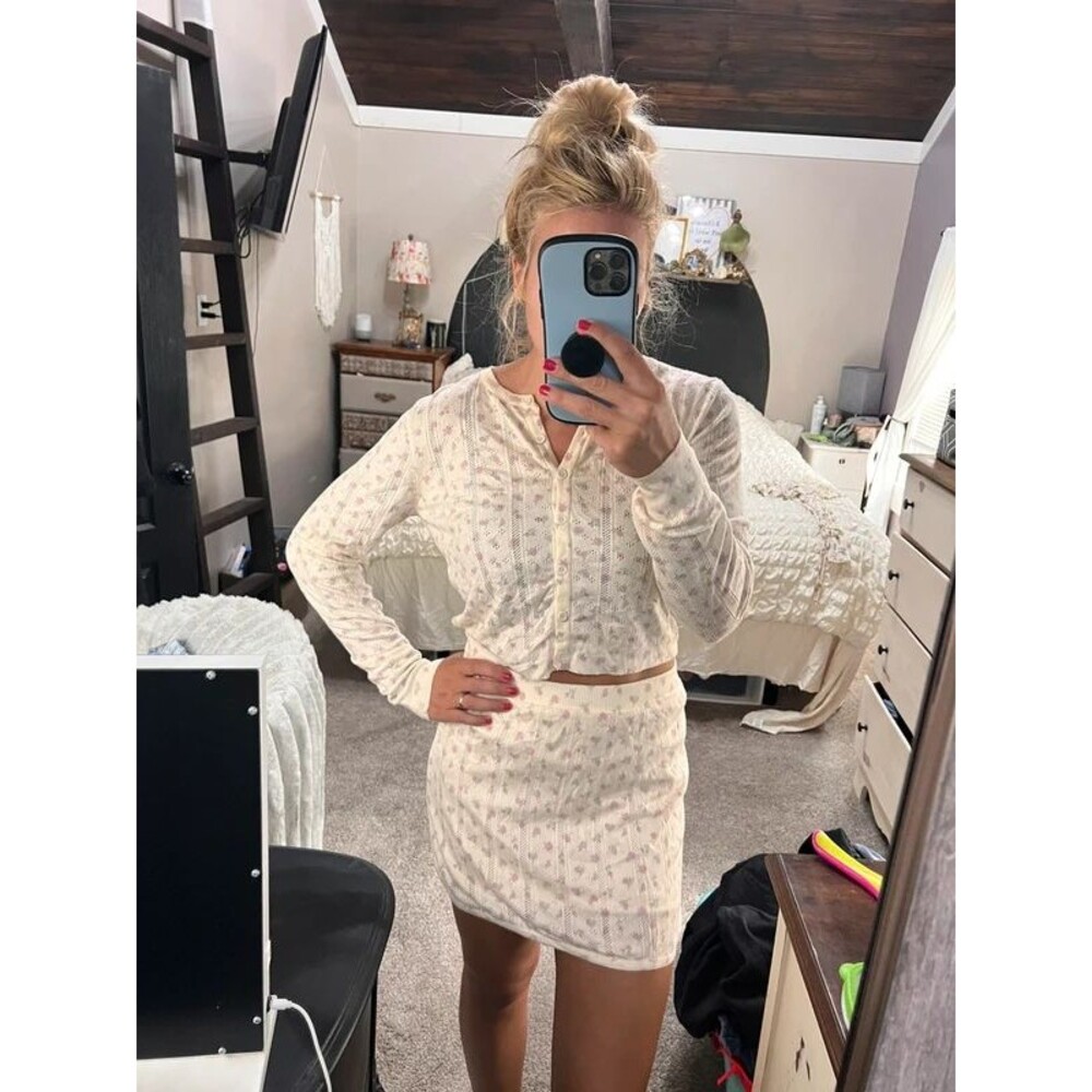 Le lis floral cardigan skirt set